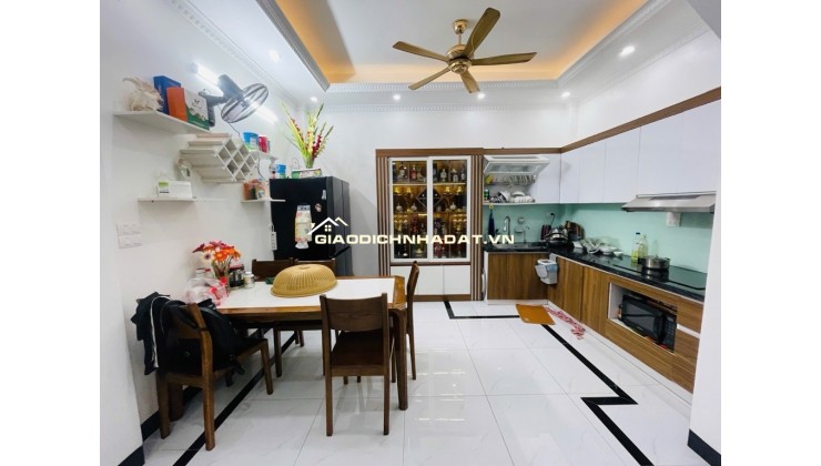 CẦN BÁN GẤP nhà ngõ thông, phố Trịnh Văn Bô, ô tô gần, kinh doanh, 46m x 5T, chỉ 5.1 tỷ, full NT, ở sướng