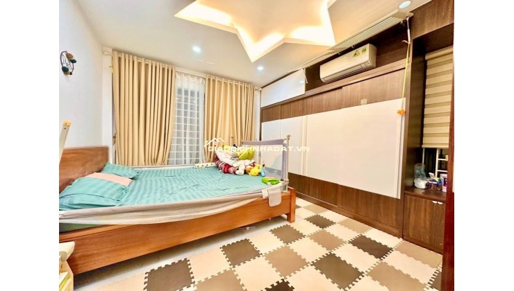 Tôi bán nhà tại ngõ 79, phố 8/3,lô góc, 32M2, 5 TẦNG, MT4.1m GIÁ 6.3 TỶ
