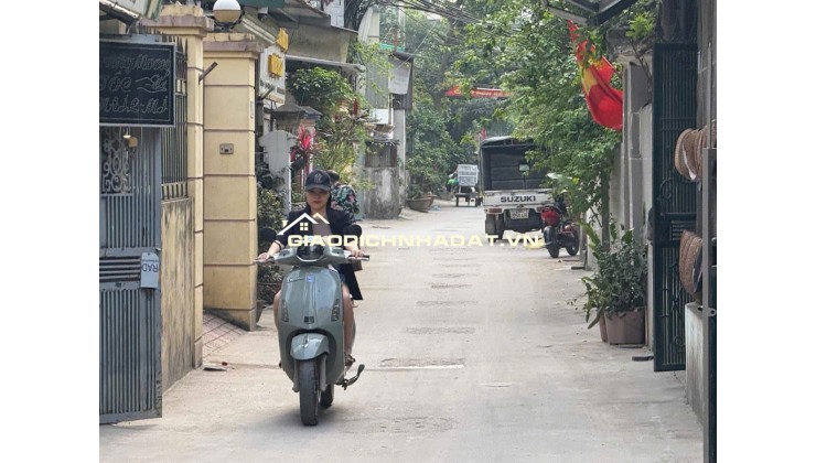 Nhà đường đôi Phú Thượng đối diện Ciputra ô tô trong nhà, dt 80m2, mt 7m, 8 tầng thang máy, giá chỉ 1x tỷ