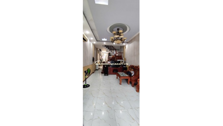 BÁN NHÀ 3 LẦU ĐẸP HẺM 1/  MÃ LÒ – NỞ HẬU, FULL NỘI THẤT GỖ CAO CẤP – GIÁ CHỈ 7.X TỶ