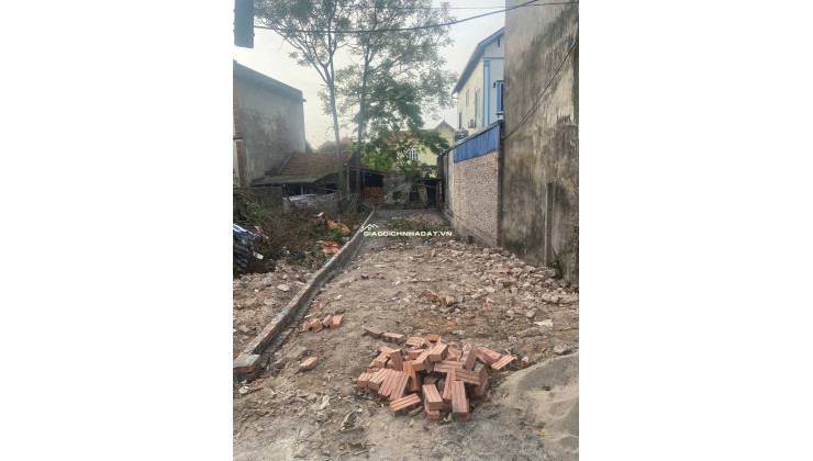 mặt đường liên xã tại Phụng châu 
71,5m đã trừ lưu không 
măt tiền đẹp xe ô tô qua quá là hợp lý .liên hệ em : 0982772877