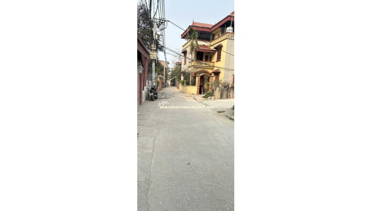 Đất diện tích rộngt gần 100m ô tô vào, ngõ nông, ngay trục chính Vạn 3, Thanh Trì giá 6.35 tỷ