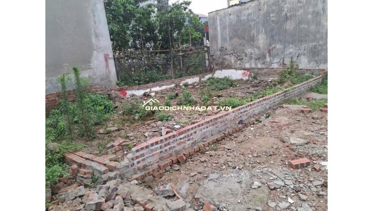 Bán mảnh đất sát ô tô, ngay chợ Thôn 3 Vạn Phúc, DT40M*MT4M giá 3.1 tỷ