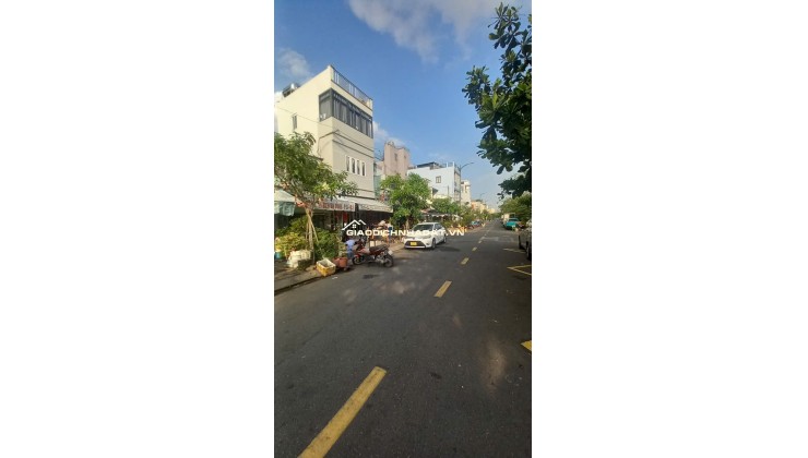 CẦN TIỀN BÁN GẤP NHÀ MT BA ĐÌNH, P8, Q8, VIEW SÔNG, DT: 40M2(4 X 10M) CHỈ 5.2 TỶ