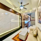 Nhỉnh 5 tỷ nhà đẹp phố Minh Khai ngõ Hòa Bình 2. Ngõ rộng trước nhà 3m. Sổ vuông đẹp