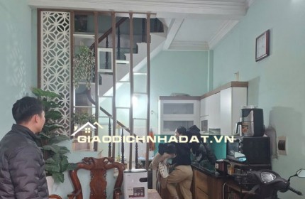 Bán nhà Lĩnh Nam - Hoàng Mai. DT 28m x4 tầng, ngõ 3 gác, gần ô tô
