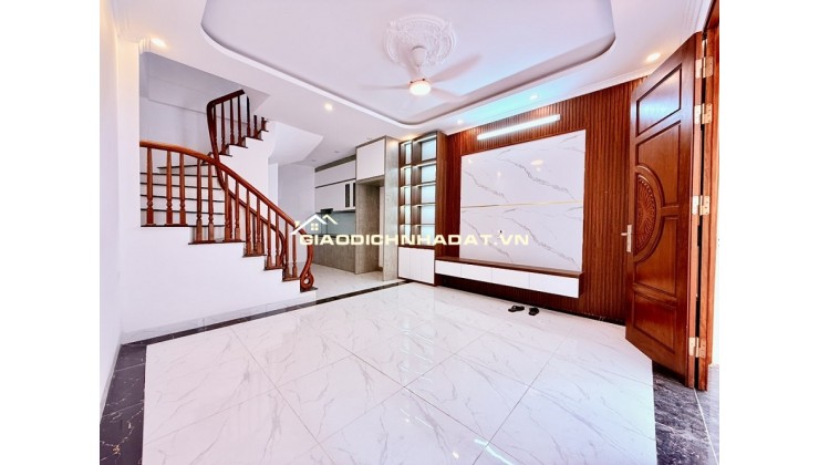 Bán nhà 5 tầng, 35m², 4PN, 3WC, Long Biên - 5.7 tỷ