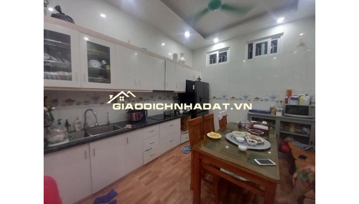 Bán nhà Định Công Thượng, DT 52m x 5 tầng. Ô tô đỗ cửa, trung tâm phố