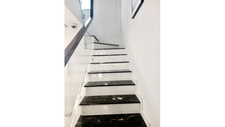 NHÀ MẶT TIỀN 13M CÓ HỢP ĐỒNG THUÊ 13TR/ THÁNG NGAY TRUNG  THÀNH PHỐ THUẬN AN BÌNH DƯƠNG