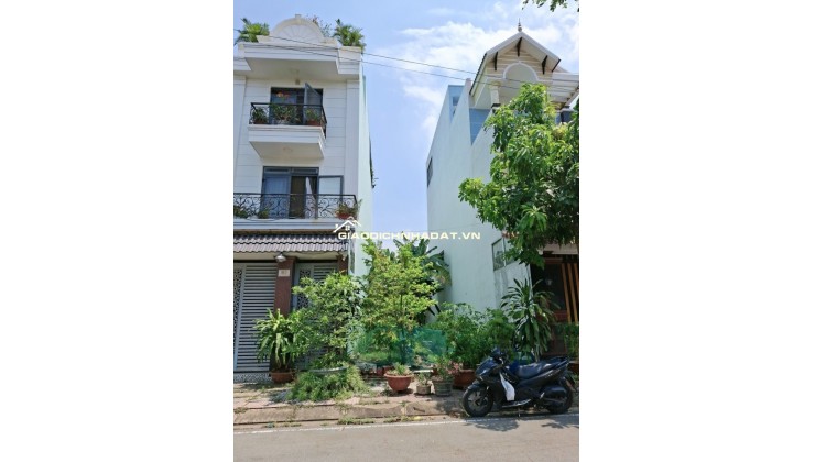 Bán đất A4 Thủ Đức, Phân lô 5mx25m, phù hợp xây nhà cao tầng để ở hoặc CHDV cho thuê giá cao.