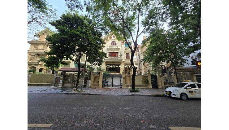 Độc nhất biệt thự bán đảo Linh Đàm có hồ điều hòa, DT 254m2, 10 phòng ngủ, giá chỉ 5x tỷ