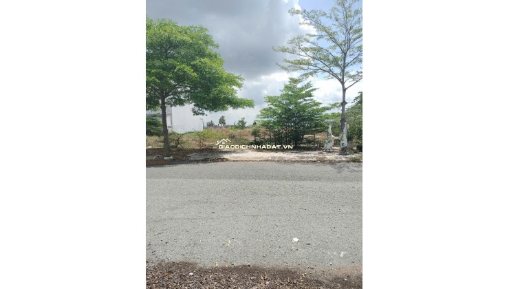 BÁN ĐẤT 105m² – GIÁ 1 TỶ 815 TRIỆU – NẰM TRƯỚC TRUNG TÂM THƯƠNG MẠI, TRƯỜNG HỌC, BỆNH VIỆN QUỐC TẾ!