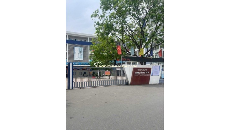 Bán nhà ngõ 135 phố Bồ Đề 60m, thang máy, ô tô vào nhà.