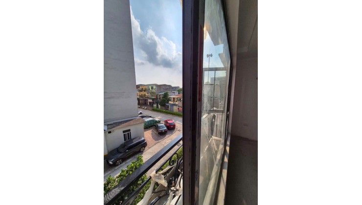 Bán nhà Định Công Hạ- Hoàng Mai, DT 37m x 7 tầng. Thang máy, ô tô đỗ cửa, kinh doanh