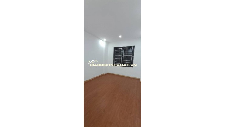 Bán nhà Thanh Lân- Lĩnh Nam - Hoàng Mai, DT 30m x 5 tầng, ô tô đỗ cổng, lô góc