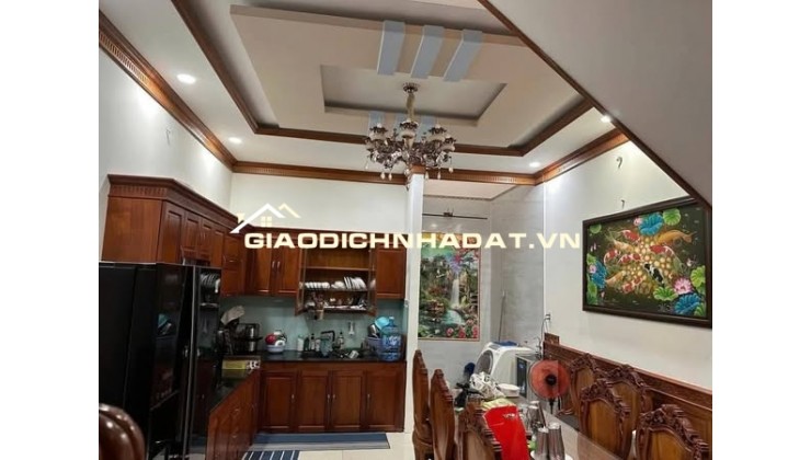 LÊ VĂN KHƯƠNG _Q12_HẺM XE HƠI QUA NHÀ
