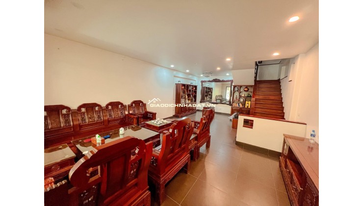 Liền kề VIP Lạc Long Quân - View Hồ – Ô tô vào nhà – 83m² x 6T, MT 5.5m – Thang máy