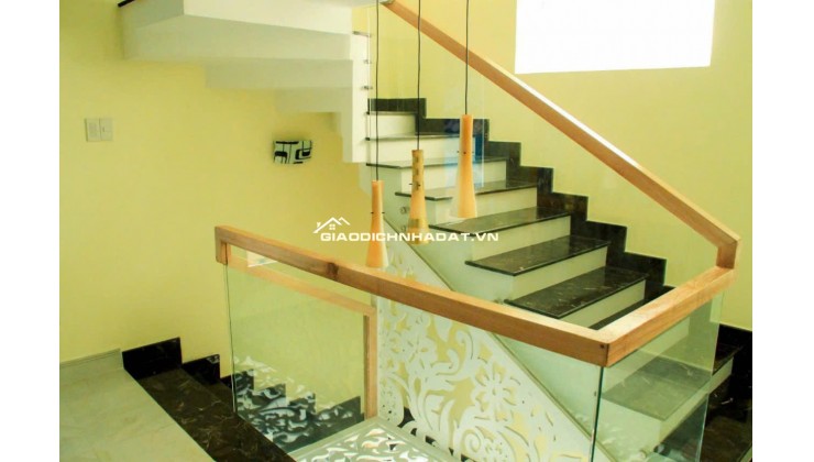 Chủ cần bán nhà Quận 10 p14 đường 3/2