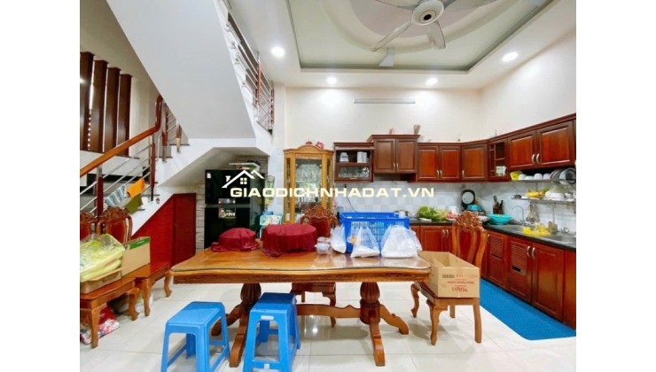 NHÀ LÔ GÓC PHẠM VĂN CHIÊU THÔNG THOÁNG, YÊN TĨNH, SẠCH SẼ 8.6VND