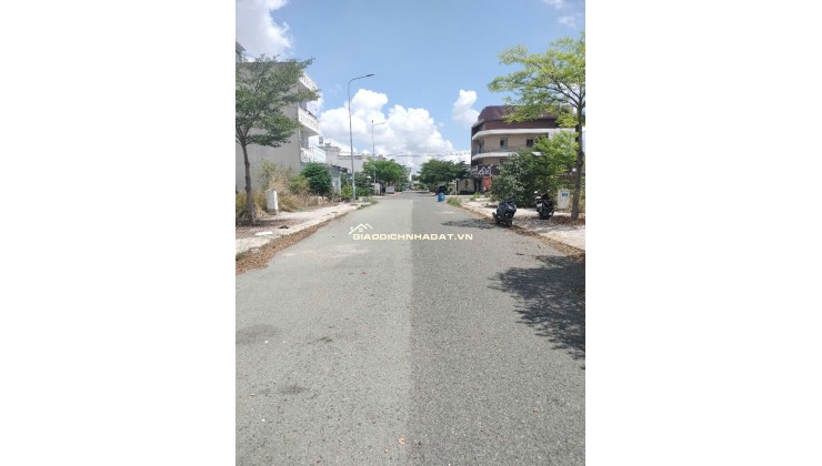 BÁN ĐẤT 105m² – GIÁ 1 TỶ 815 TRIỆU – NẰM TRƯỚC TRUNG TÂM THƯƠNG MẠI, TRƯỜNG HỌC, BỆNH VIỆN QUỐC TẾ!
