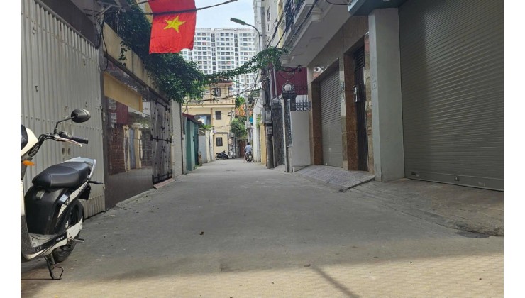 Bán nhà Xuân Đỉnh Lo Góc có chỗ để oto trong nhà