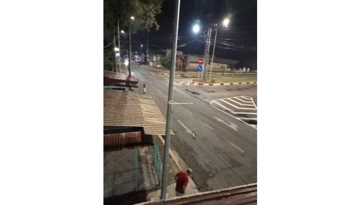 Chính chủ cần Bán nhà mặt phố đường Trần Hưng Đạo phường Long thạnh txtanchau tỉnh An Giang.dt