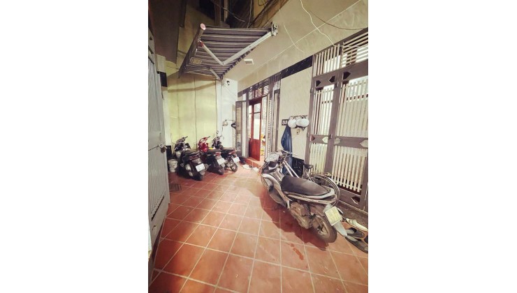 Bán nhà phố Nguyễn Chính - Hoàng Mai, DT 33m x 5 tầng, ngõ rộng, chỉ vài bước ra ô tô