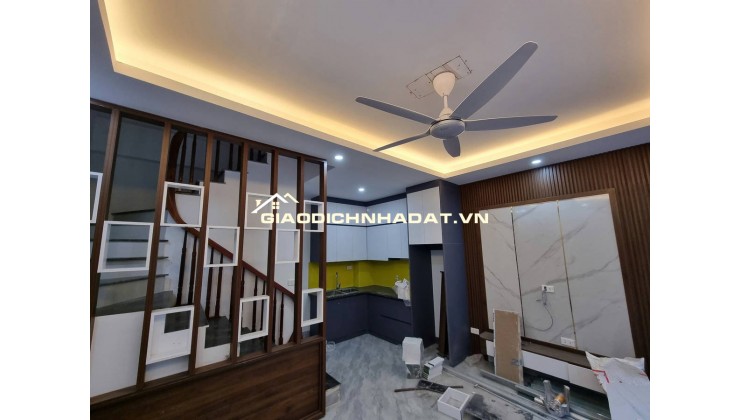 Bán nhà Tân Mai – Hoàng Mai, DT 30M x 5 tầng, Full nội thất, ngõ 3 gác, gần phố