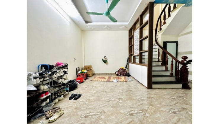 Bán nhà phố Nam Dư - Lĩnh Nam. DT 30m x 5 tầng. Ngõ rộng, ô tô đỗ cổng, sân riêng để xe