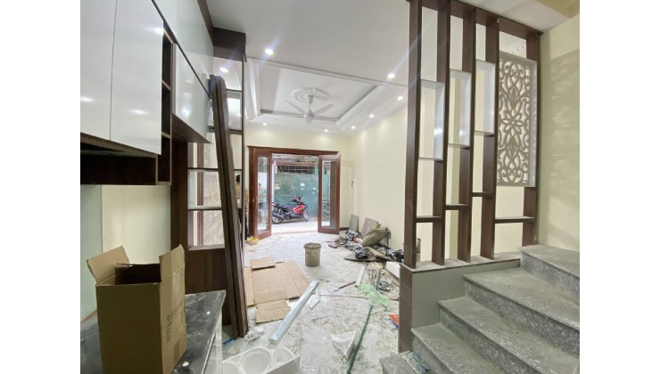 Bán nhà Nam Dư - Lĩnh Nam - Hoàng Mai, DT 30m x 5 tầng, Ô tô đỗ cửa