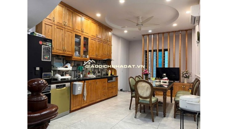 Bán nhà Tam Trinh 60m x 5 tầng. Nhà đẹp lung linh ở luôn, gần ô tô.