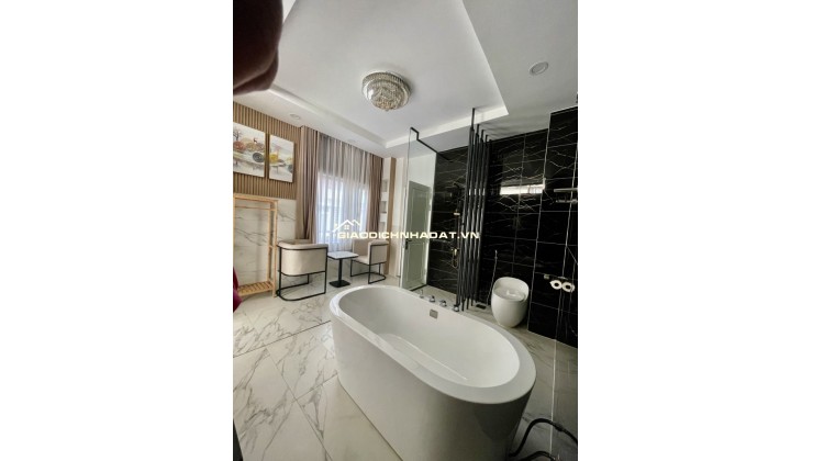 BÁN NHÀ KHU VIP PHAN XÍCH LONG- LÔ GÓC- NHÀ MỚI ĐẸP- PHONG CÁCH HIỆN ĐẠI