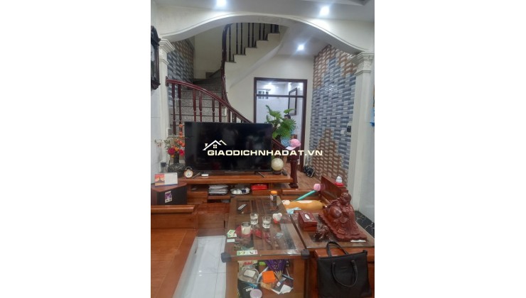Bán nhà Định Công Thượng, DT 52m x 5 tầng. Ô tô đỗ cửa, trung tâm phố