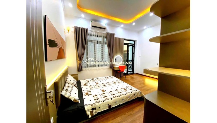 BÁN NHÀ HỒ ĐẦM TRÒN, BA ĐÌNH, 40M2 7 TẦNG MT 4M GIÁ 8.3TỶ- NGÕ THÔNG-GẦN HỒ SÁT PHỐ - GẦN LĂNG BÁC.