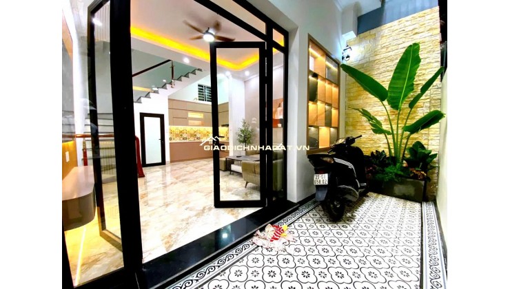 BÁN NHÀ HỒ ĐẦM TRÒN, BA ĐÌNH, 40M2 7 TẦNG MT 4M GIÁ 8.3TỶ- NGÕ THÔNG-GẦN HỒ SÁT PHỐ - GẦN LĂNG BÁC.