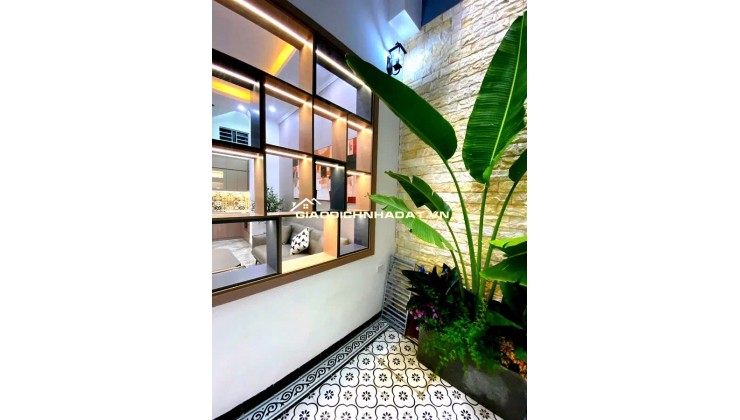 BÁN NHÀ HỒ ĐẦM TRÒN, BA ĐÌNH, 40M2 7 TẦNG MT 4M GIÁ 8.3TỶ- NGÕ THÔNG-GẦN HỒ SÁT PHỐ - GẦN LĂNG BÁC.