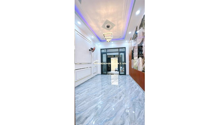 SÁT MẶT TIỀN ĐOÀN VĂN BƠ 
TRUNG TÂM Q4 
NGANG 3.4 DÀI 13.5 NỞ HẬU 4.5
