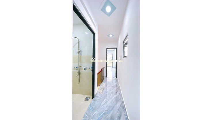 SÁT MẶT TIỀN ĐOÀN VĂN BƠ 
TRUNG TÂM Q4 
NGANG 3.4 DÀI 13.5 NỞ HẬU 4.5