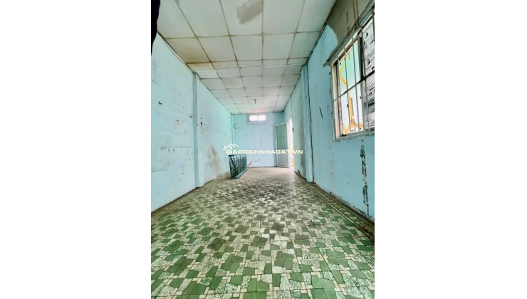 Căn góc 02 mặt tiền Hoàng Diệu 

cách mặt tiền 30 m 

NGANG 4.5 DÀI XX CÓ 4 TỶ