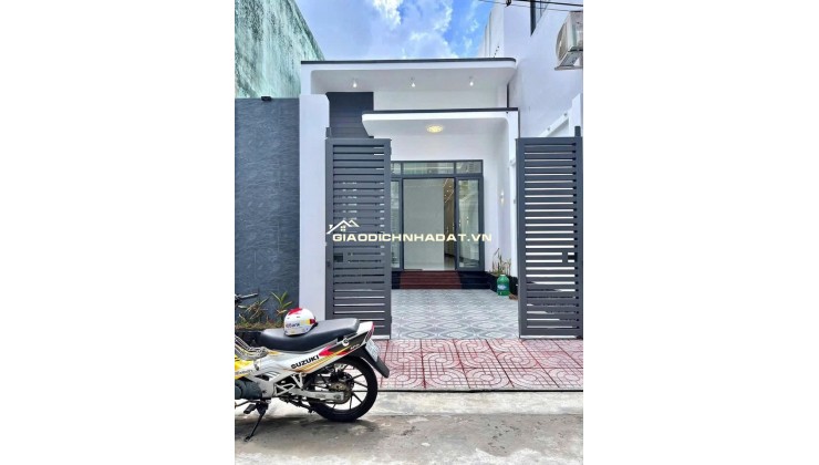 Chính chủ bán gấp căn nhà cấp 4 xây mới Gần Nhà Hàng Tiệc Cưới Vạn Phước Center, Cây xăng Bửu Long