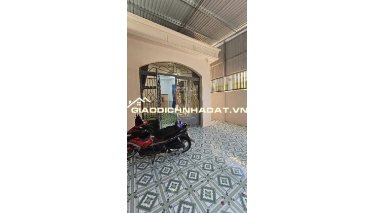 NHÀ CẤP 4 HXH (5.8M x 17M ) CHỈ 6 TY