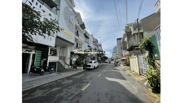 Cho thuê nhà 6 phòng ngủ mặt tiền Nguyễn Thị Nghĩa P2 - Đà Lạt - giá 25tr