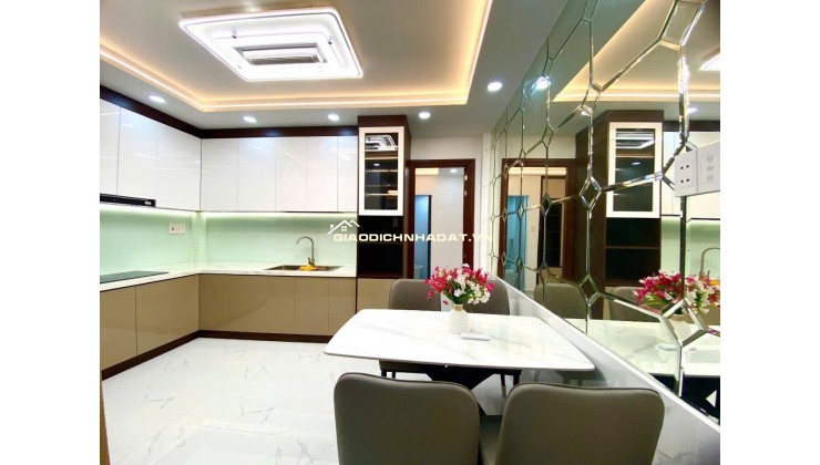 Bùi Văn Ba xe hơi 