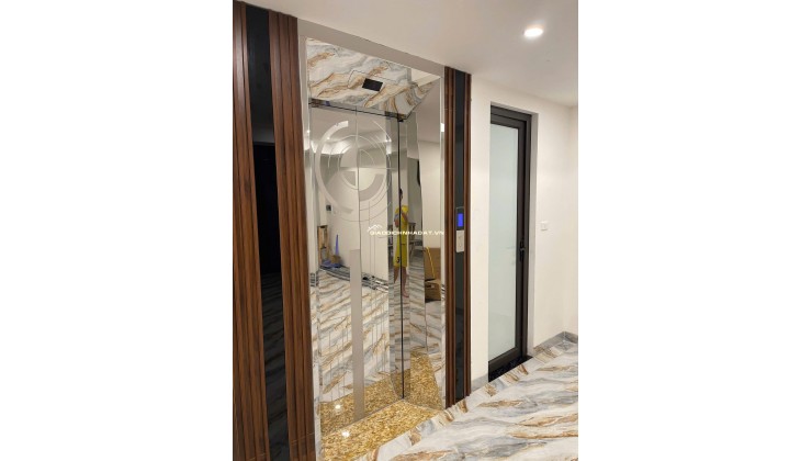 Bán Nhà Phố Hoàng Cầu - 45m x 7 Tầng Thang Máy - Ô Tô Đỗ Cửa - Giá 15,3 tỷ