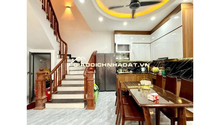 Chính chủ cần bán gấp nhà Hoàng Văn Thái 50m giá 13 tỷ khu phân lô quân đội , ô tô tránh