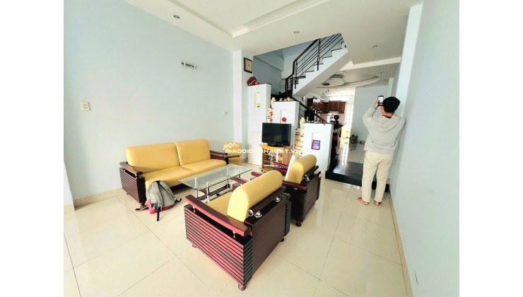 CHÍNH CHỦ CHO THUÊ NHÀ FULL NỘI THẤT, HẺM OTO, ĐƯỜNG QUANG TRUNG 15TR