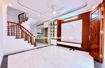 Bán nhà 5 tầng, 35m², 4PN, 3WC, Long Biên - 5.7 tỷ