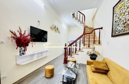 NHÀ ĐẸP BỒ ĐỀ - 6 TẦNG THANG MÁY KÍNH - BÃI GỬI Ô TÔ GẦN NHÀ - KHU VỰC ĐANG PHÁT TRIỂN MẠNH 
DT 67m2 x chỉ hơn 8Ty