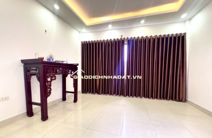 Bán nhà Hoa Hậu Yên Nghĩa Hà Đông mặt tiền lý tưởng 4.5m ngõ ô tô tránh 52m2 tiềm năng
 tăng giá từng ngày chủ thiện trí bán 4.38 Tỷ có thương lượng