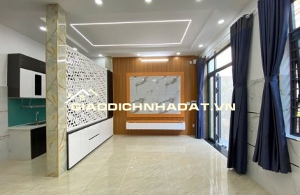 Bán nhà 6x10 - 3 tầng - hẻm oto - giá chỉ 5,x tỷ - ngay đường Tên Lửa nối dài - Bình Tân.